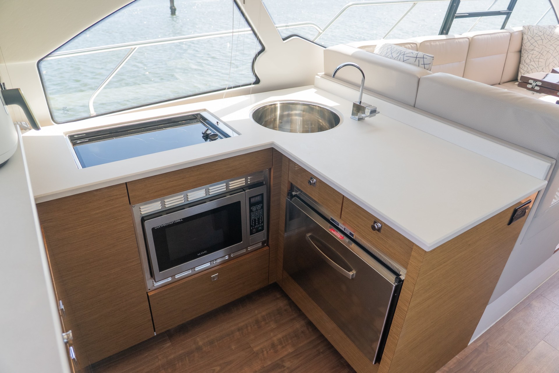 Yacht Photo 26